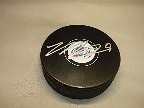 Matt Duchene assinou o Colorado Avalanche Hockey Puck autografado 1C - Pucks autografados da NHL