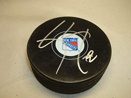 Cody McLeod assinou o hóquei do New York Rangers autografado 1a - Pucks autografados da NHL