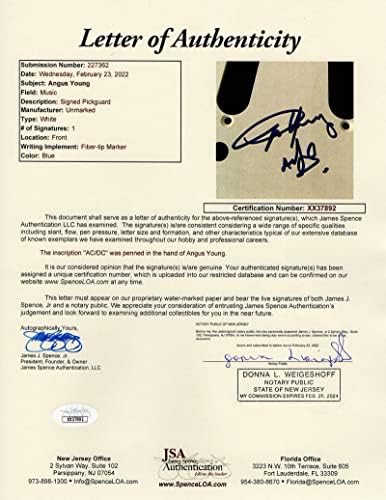 Angus Young assinou o autógrafo em tamanho grande Black Fender Electric Guitar A com James Spence JSA Carta