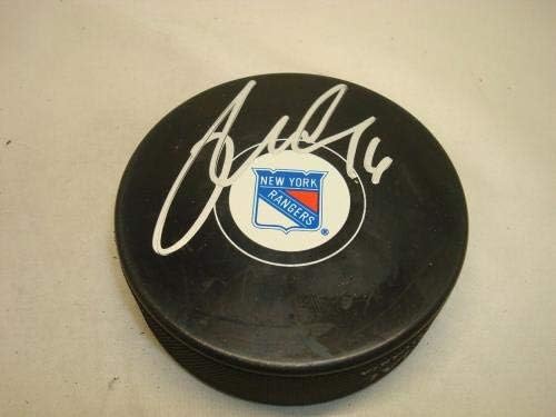 Derick Brassard assinou o New York Rangers Hockey Puck autografado PSA/DNA COA 1A - Pucks de NHL autografados