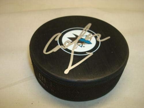 Nikolay Goldobin assinou San Jose Sharks Hockey Puck autografado 1a - Pucks autografados da NHL