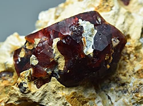 187 Cristal de condrodita raro de quilate em matriz de Badakhshan Afeganistão