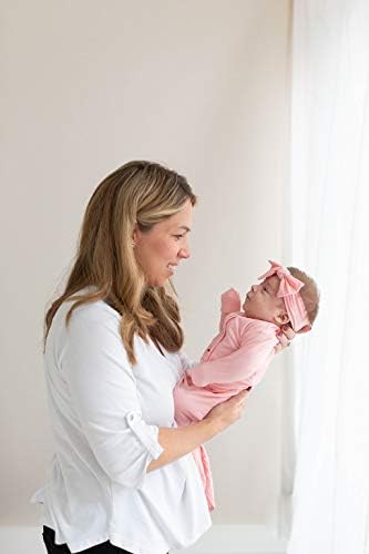 Vestido de bebê e um chapéu de bebê recém -nascido da Society Society para bebê ou menina ou menina