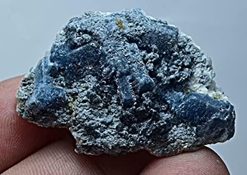 85 quilates de cristais de beryl de vorobyevita azul profundo em matriz