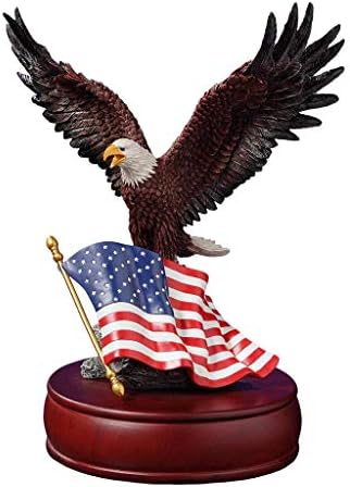 American Bald Eagle com bandeira americana na estatueta musical da base de madeira - muitas músicas para escolher