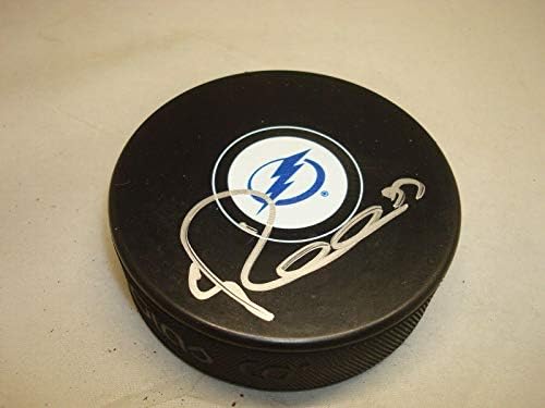 Valtteri Filppula assinou Tampa Bay Lightning Hockey Puck autografado 1A - Pucks autografados da NHL