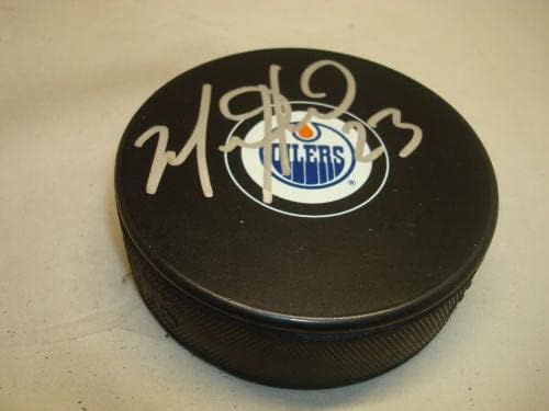 Matt Hendricks assinou o Edmonton Oilers Hockey Puck autografado 1b - Pucks autografados da NHL